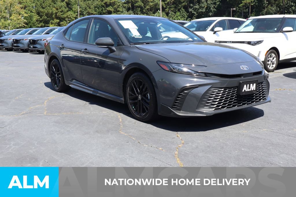 Used 2025 Toyota Camry SE image 5
