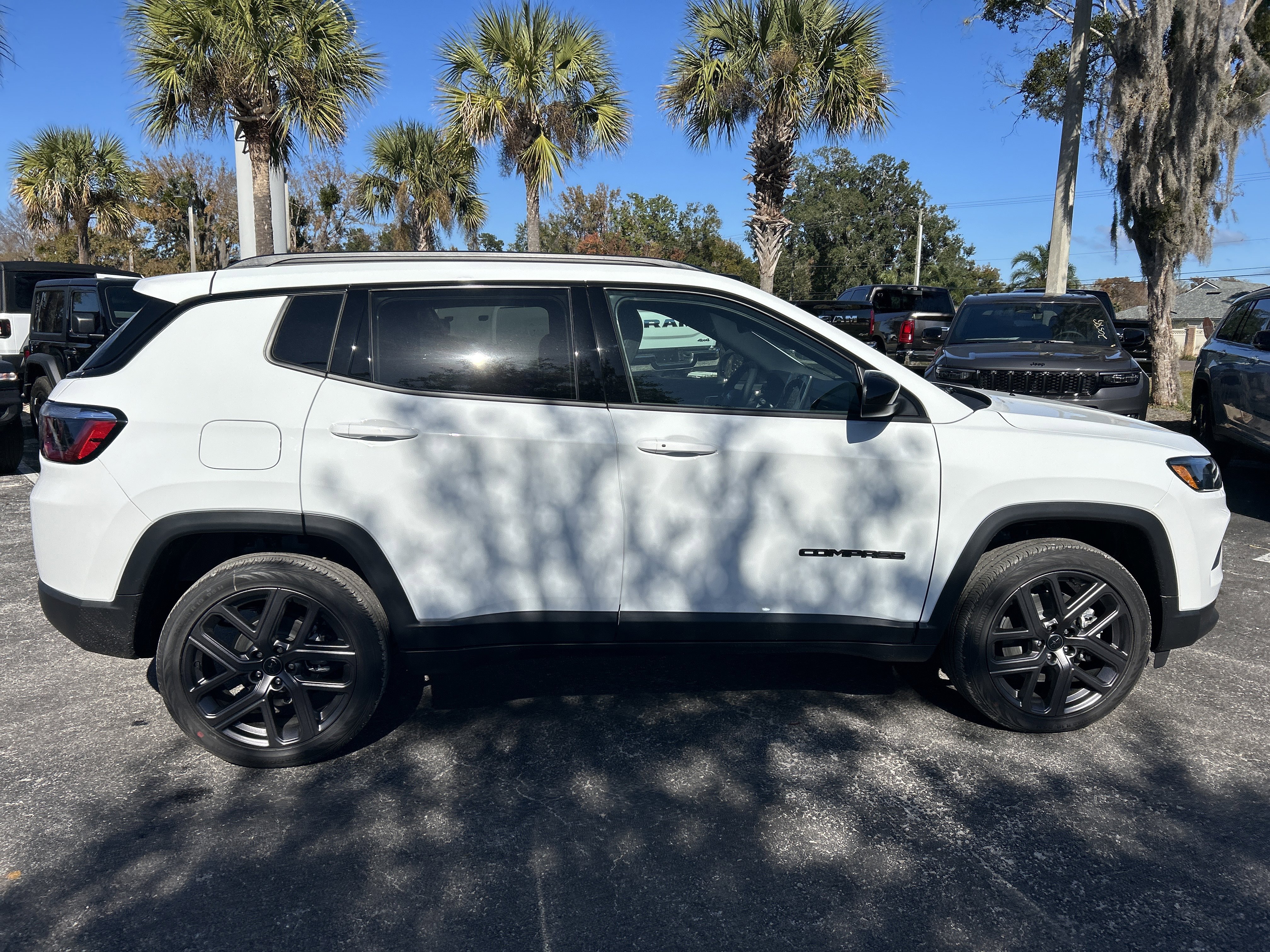 New 2026 Jeep Compass Latitude image 9
