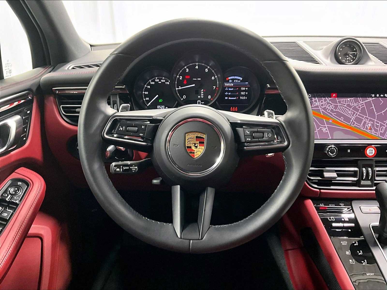 Used 2025 Porsche Macan image 17