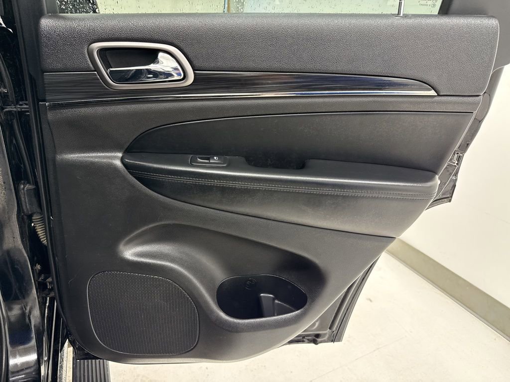 Used 2019 Jeep Grand Cherokee Limited AWD/4WD image 11