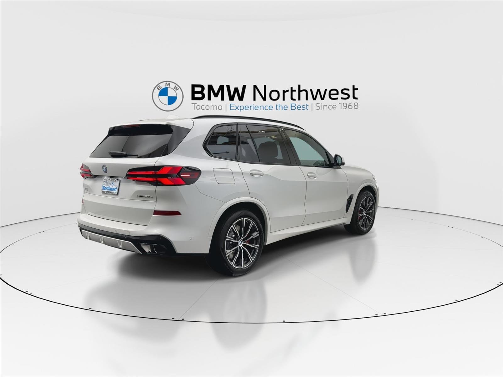New 2026 BMW X5 xDrive50e w/ Executive Package image 3