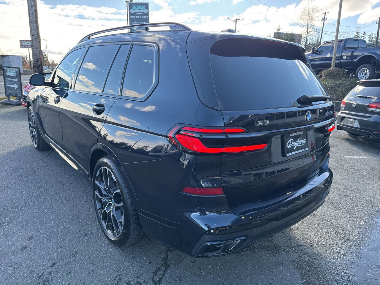 Used 2024 BMW X7 M60i w/ Executive Package image 4