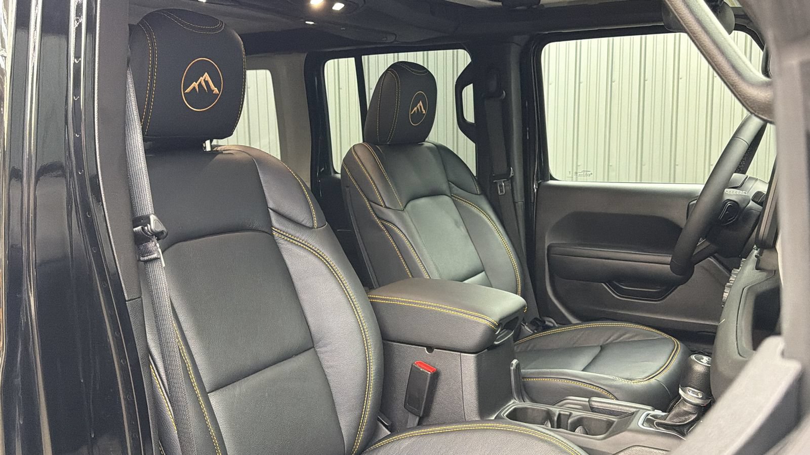 Used 2025 Jeep Wrangler Unlimited Sport AWD/4WD image 35