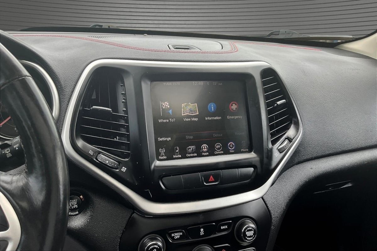 Used 2014 Jeep Cherokee Trailhawk w/ Comfort/Convenience Group AWD/4WD image 14