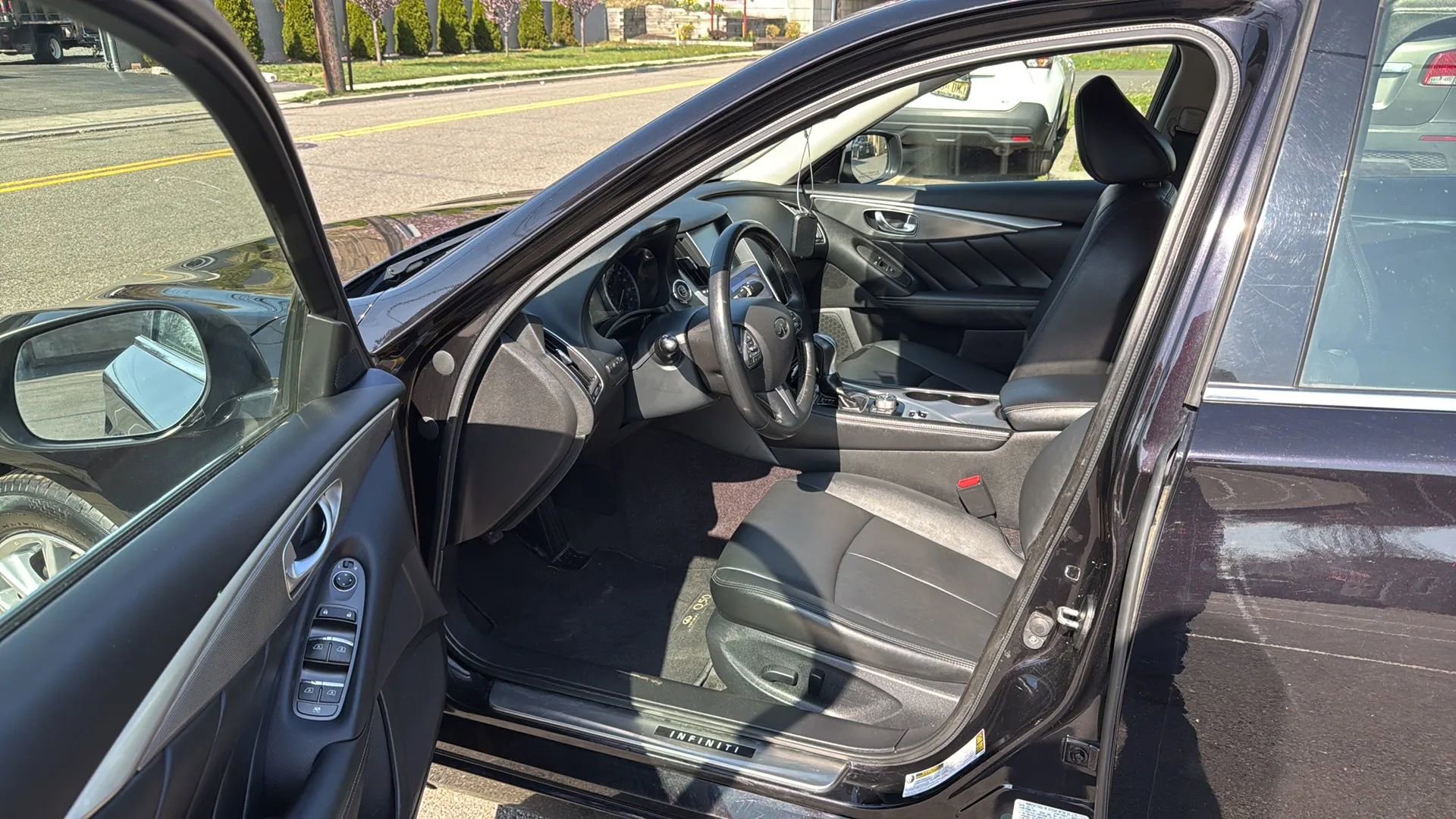 Used 2015 INFINITI Q50 Premium w/ Navigation Package image 23