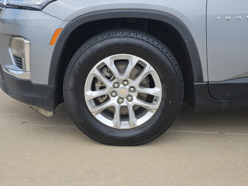 Used 2023 Chevrolet Traverse LS w/ Safety Package FWD image 12