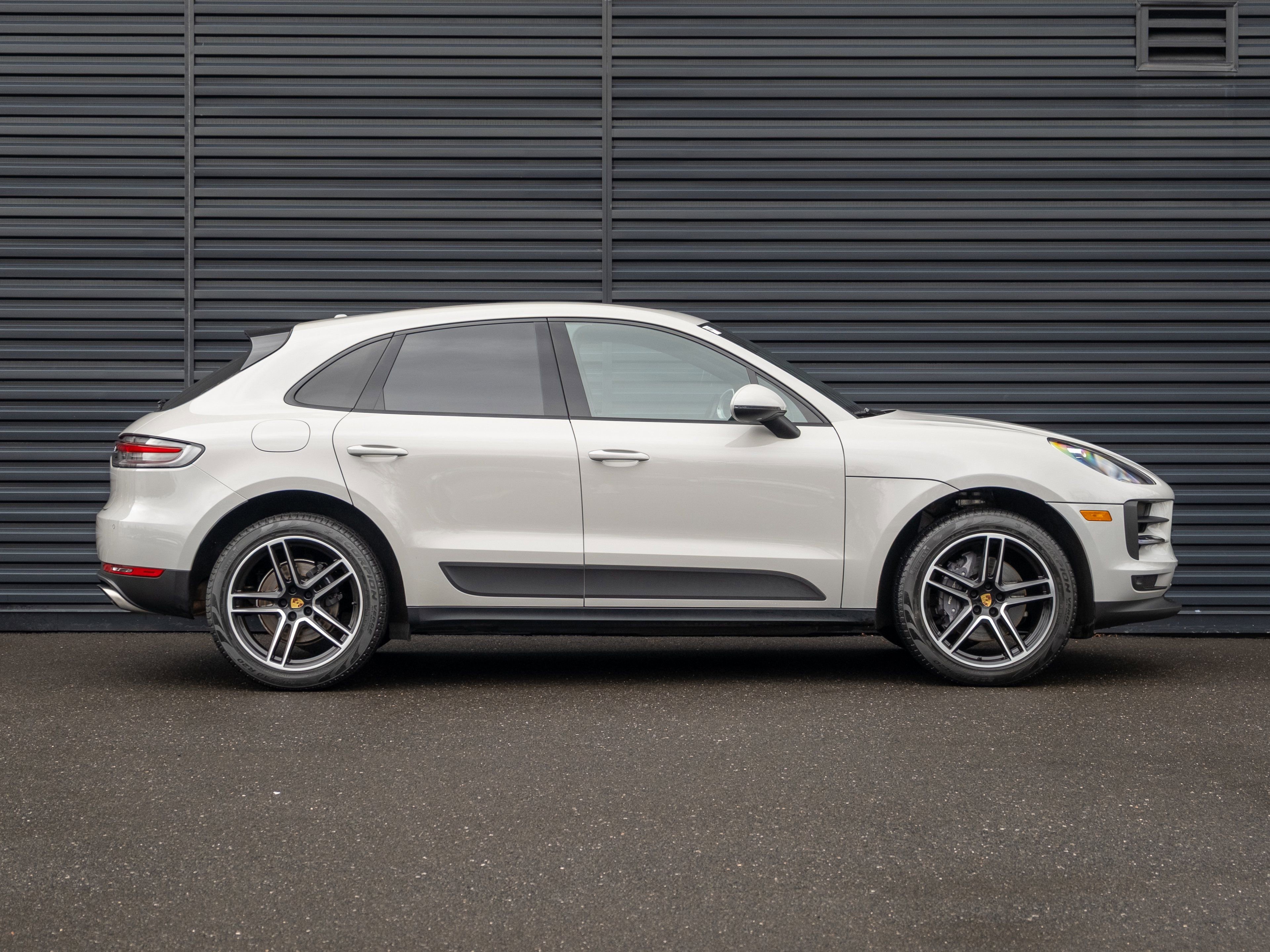 Certified 2021 Porsche Macan image 9