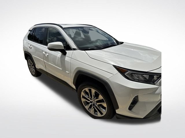Used 2020 Toyota RAV4 XLE Premium FWD image 10