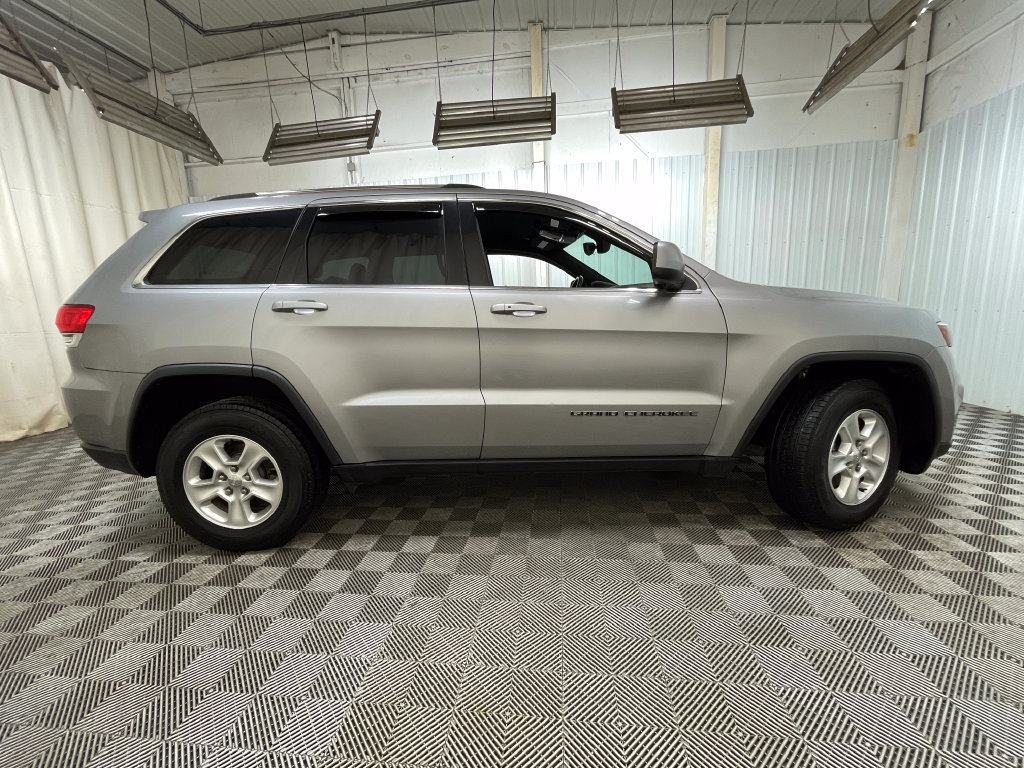 Used 2017 Jeep Grand Cherokee Laredo w/ Quick Order Package 23E AWD/4WD image 17