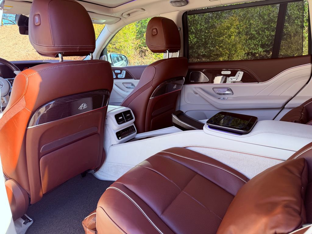 Used 2023 Mercedes-Benz Maybach GLS 600 4MATIC image 38