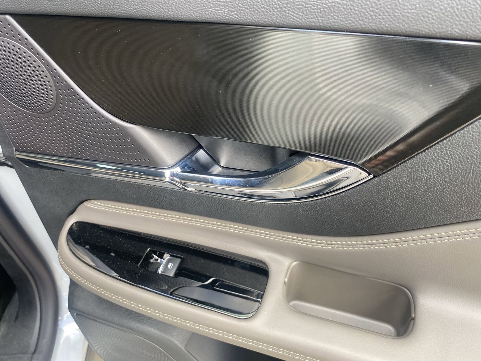 Certified 2025 Lincoln Corsair FWD image 27