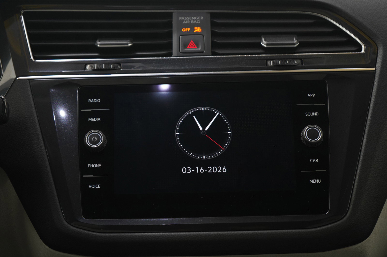 Used 2023 Volkswagen Tiguan SE AWD/4WD image 16