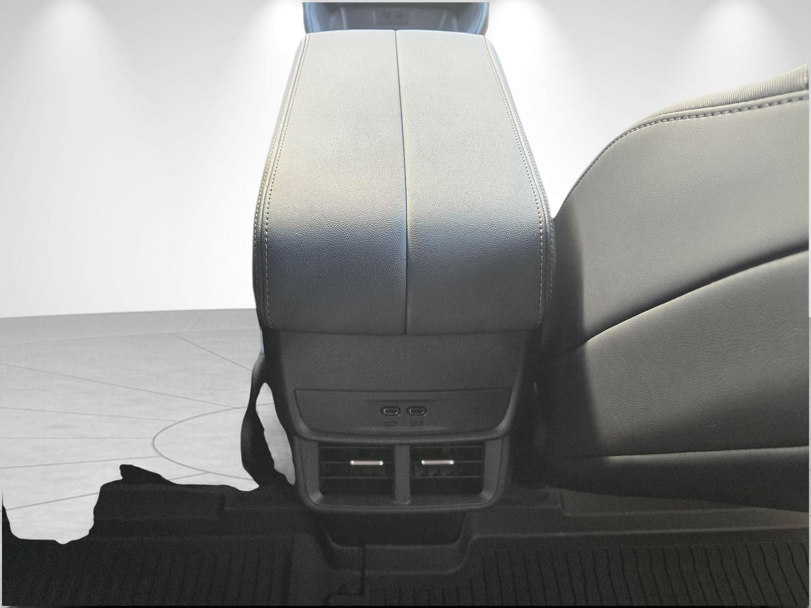 New 2027 GMC Terrain AT4 w/ Technology Package II AWD/4WD image 4