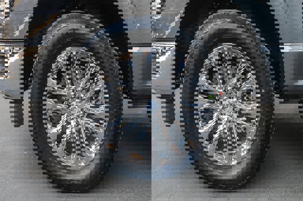 New 2025 Ford F150 Lariat w/ Equipment Group 501A Mid image 12