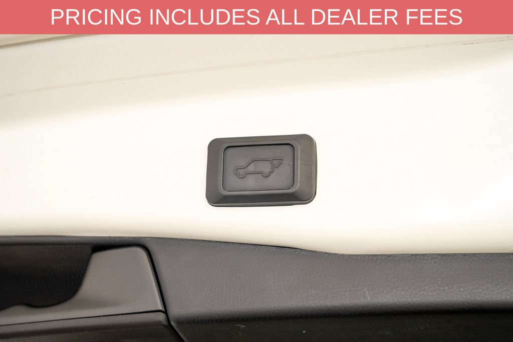 Used 2022 Toyota RAV4 XLE Premium AWD/4WD image 6