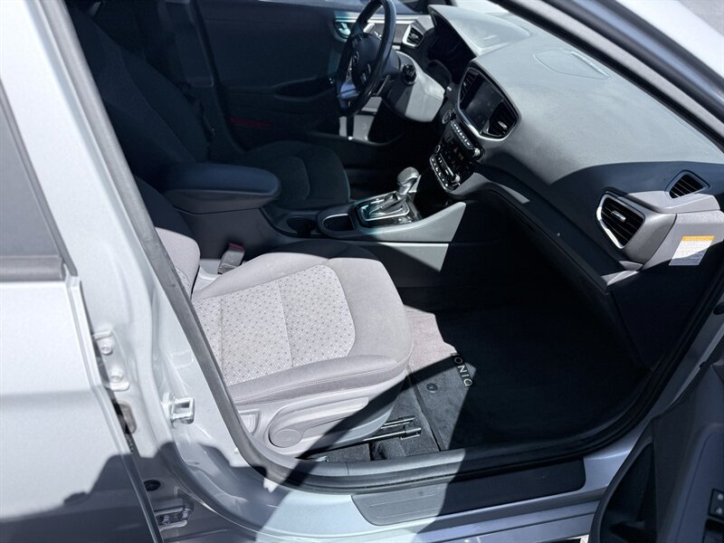Used 2019 Hyundai Ioniq Plug-In Hybrid FWD image 25