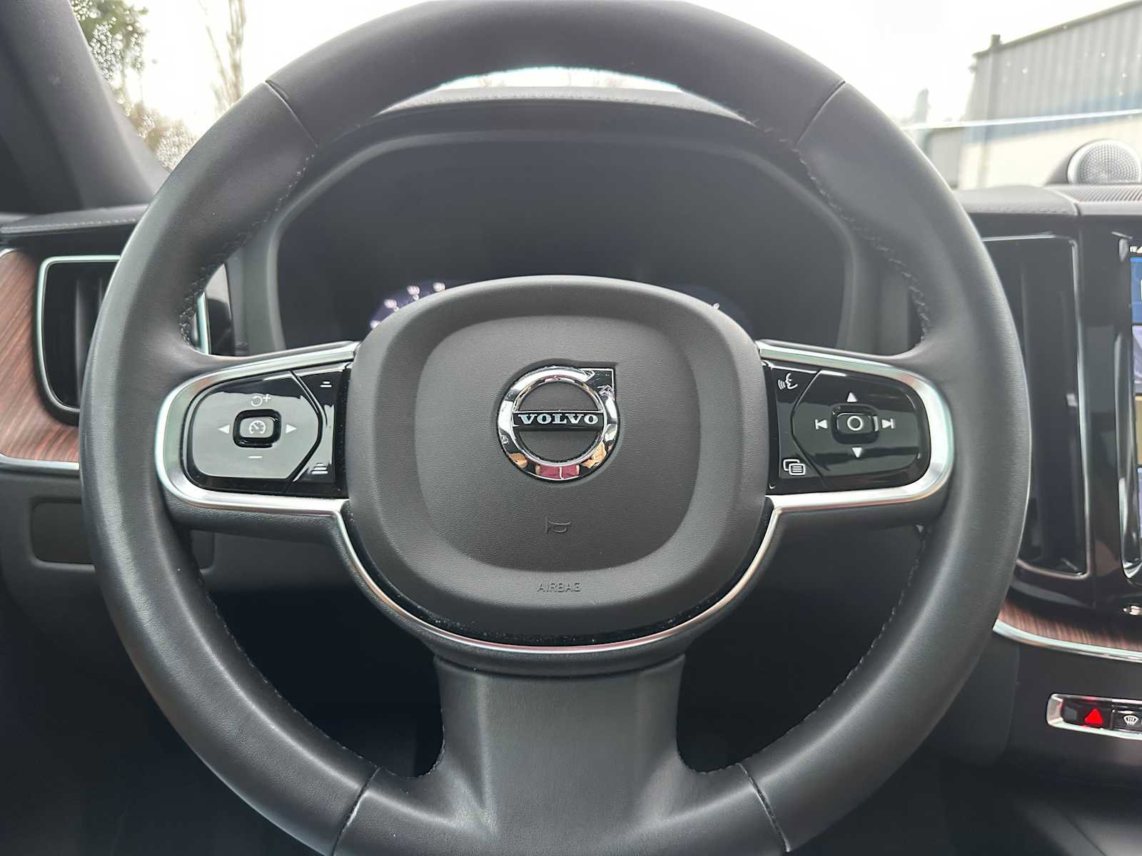 Certified 2023 Volvo XC60 T8 Ultimate w/ Climate Package image 24