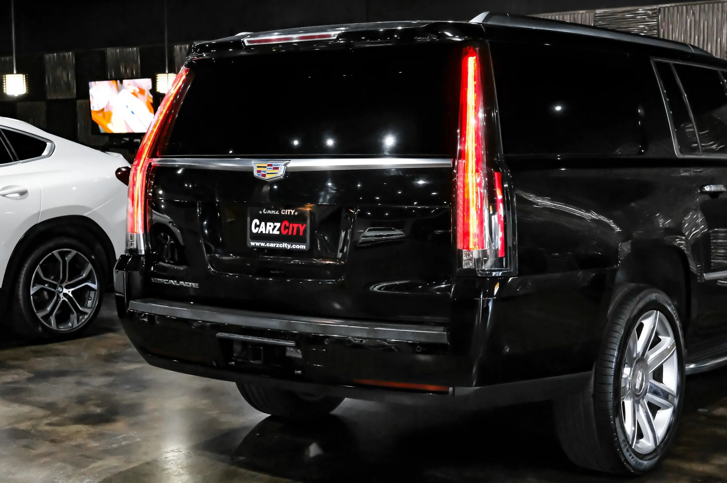 Used 2017 Cadillac Escalade ESV Luxury RWD image 13