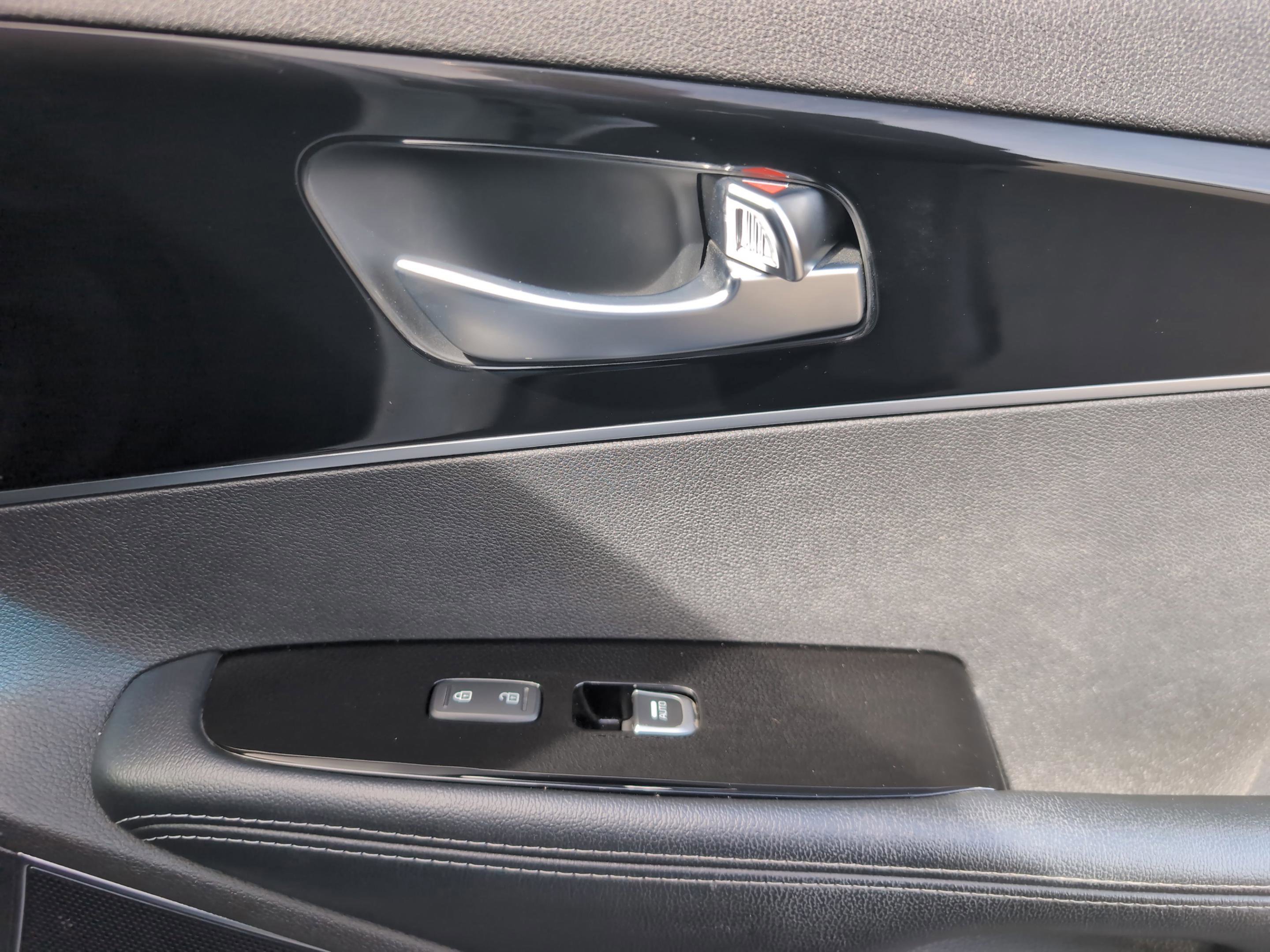 Used 2017 Kia Sorento SX image 30