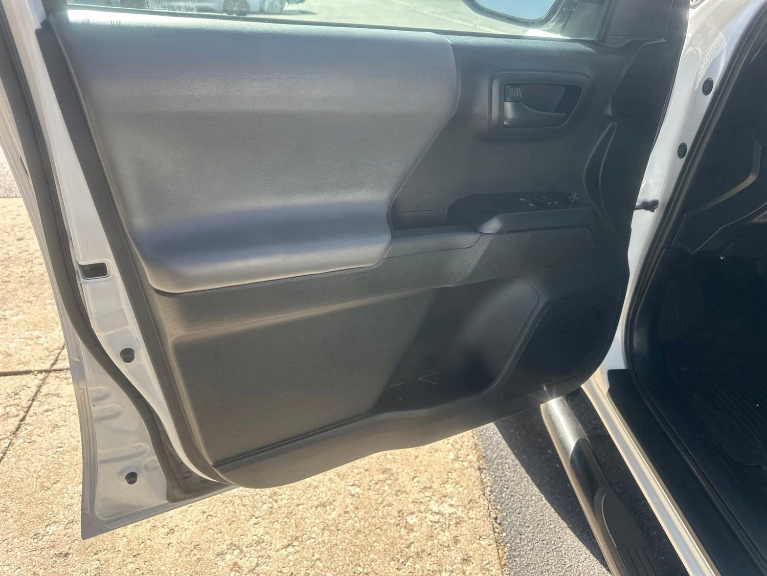 Used 2021 Toyota Tacoma SR w/ SR Convenience Package AWD/4WD image 18