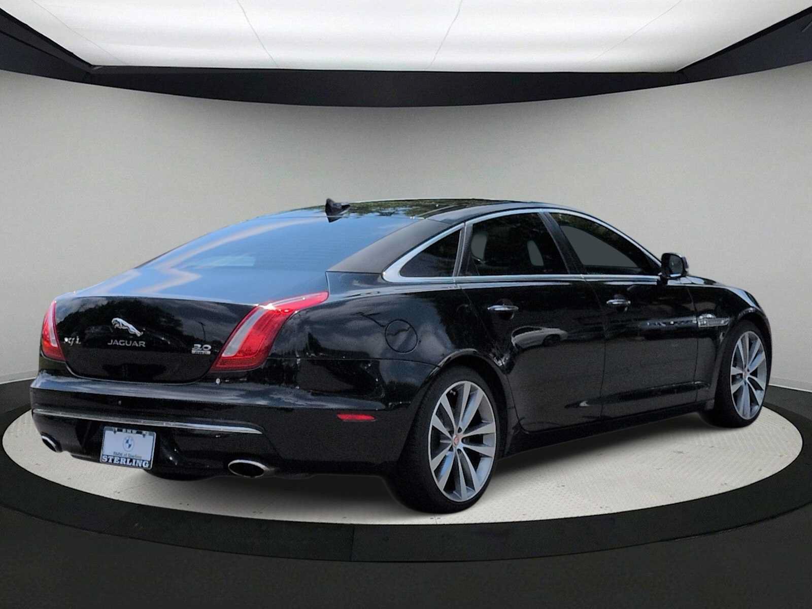 Used 2019 Jaguar XJ AWD image 8