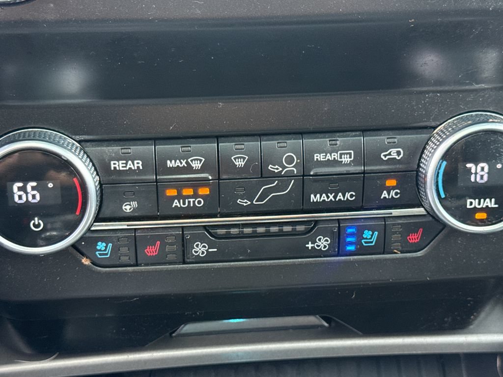 Used 2019 Ford Expedition XLT w/ Equipment Group 202A AWD/4WD image 47