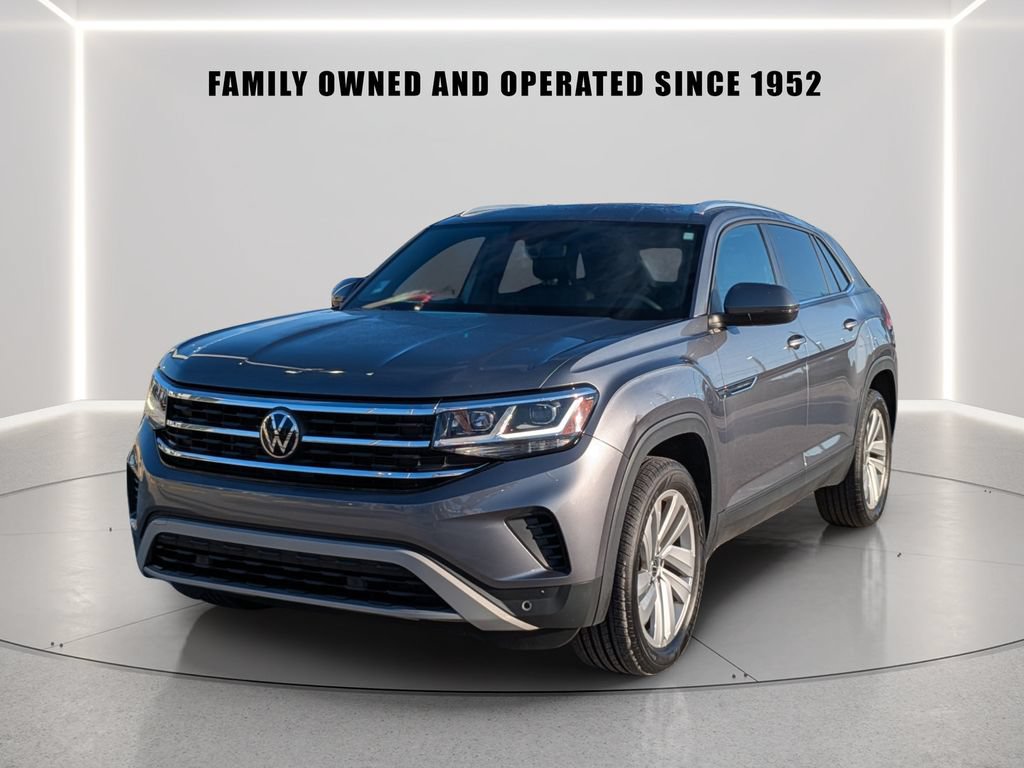 Certified 2023 Volkswagen Atlas Cross Sport SE w/ Panoramic Sunroof Package FWD image 2