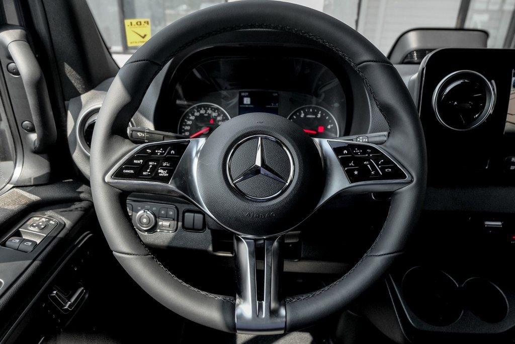 Used 2025 Mercedes-Benz Sprinter 2500 image 15