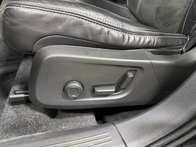 Used 2019 Volvo XC40 T5 R-Design image 23