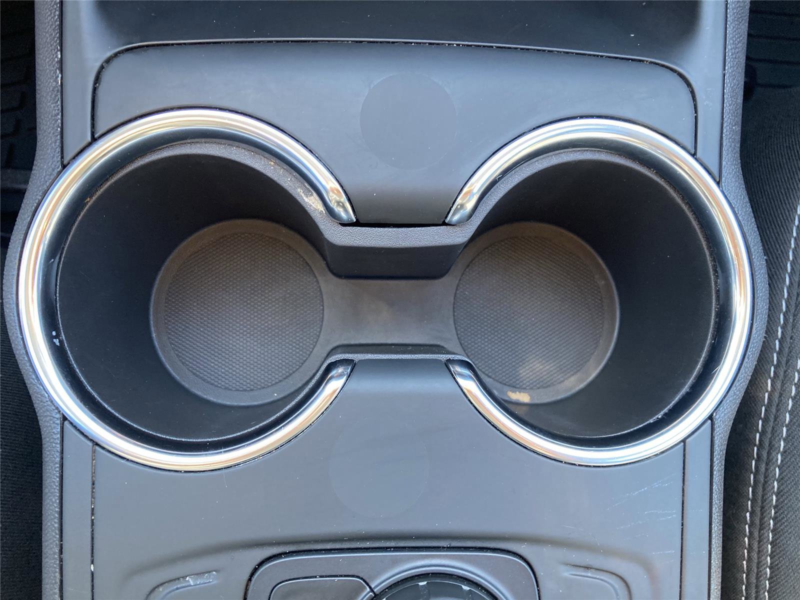 Used 2024 GMC Terrain SLE image 17