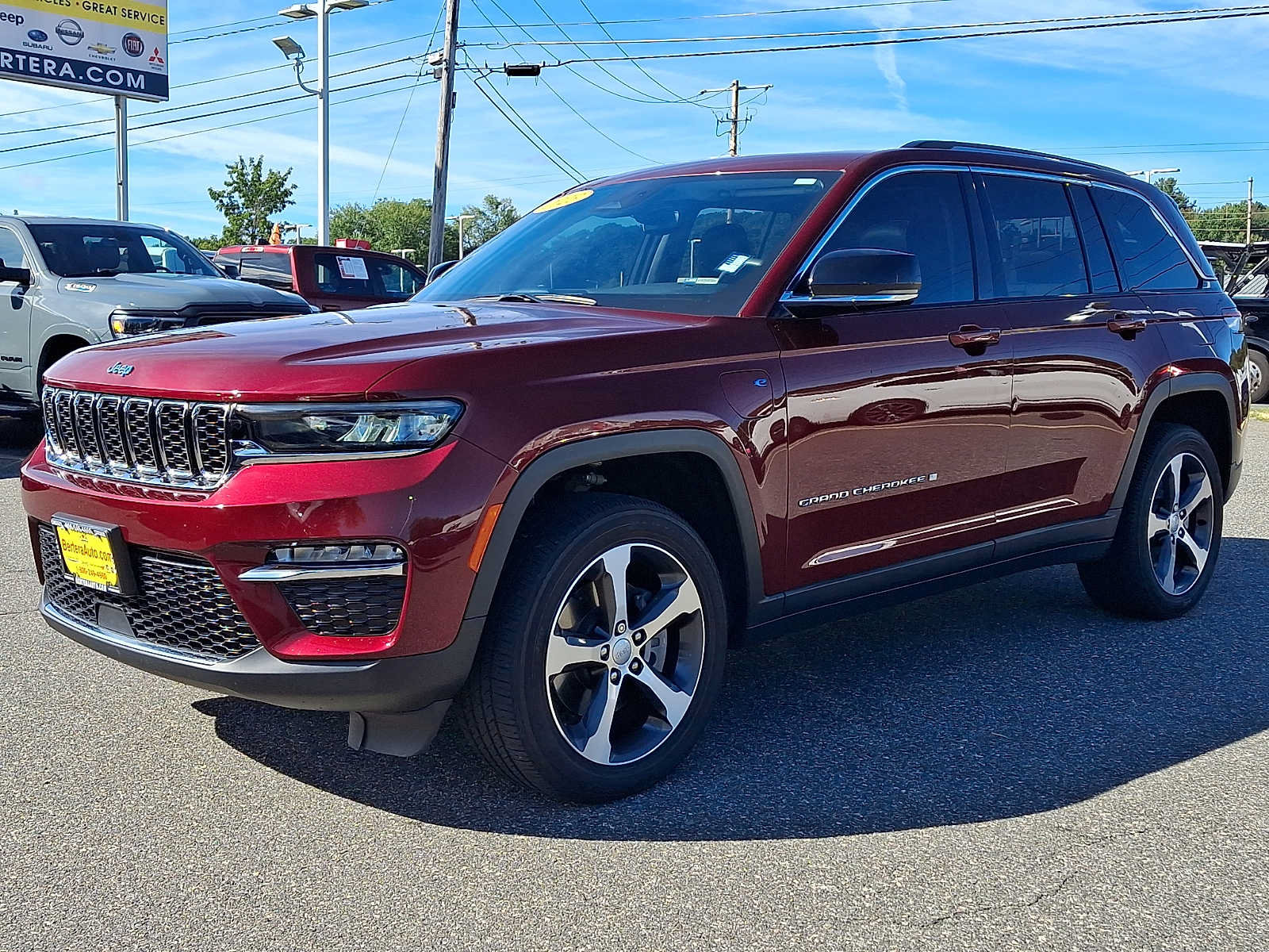 Used 2023 Jeep Grand Cherokee 4WD 4xe image 3