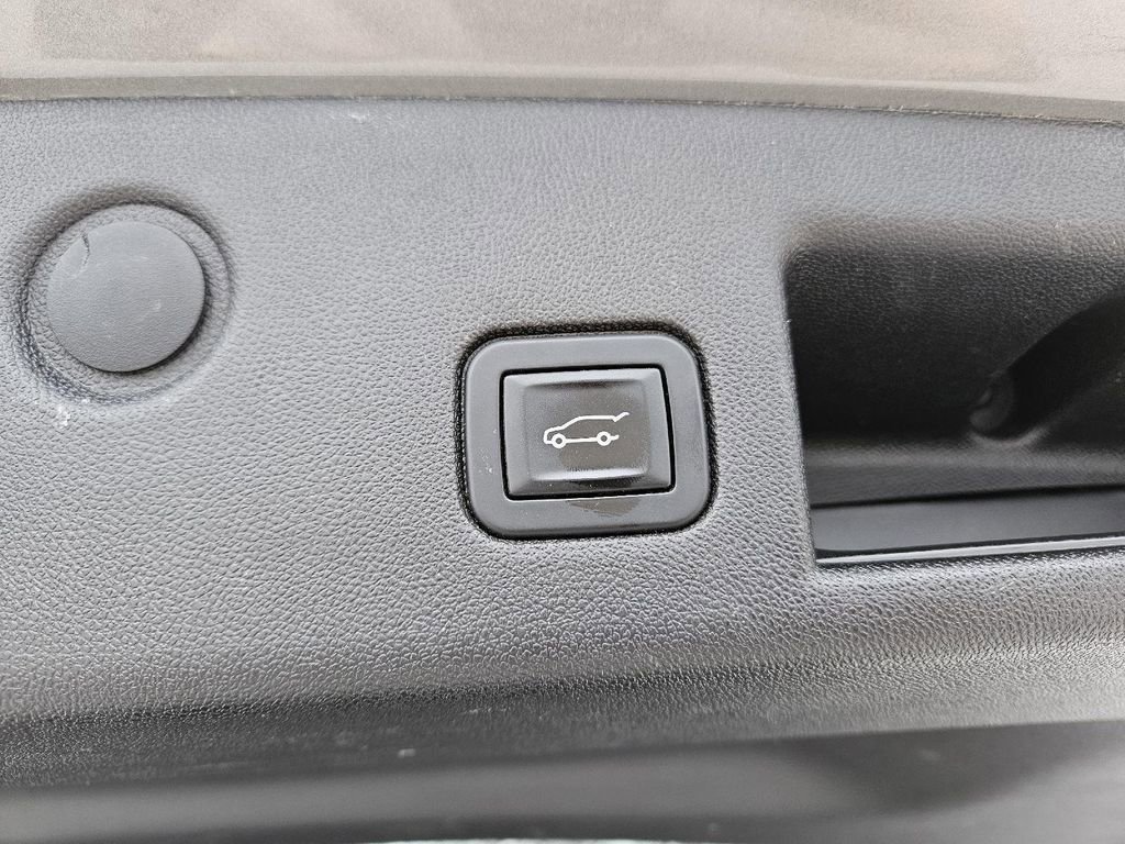 Used 2018 Chevrolet Equinox LT w/ Sun & Infotainment Package image 28