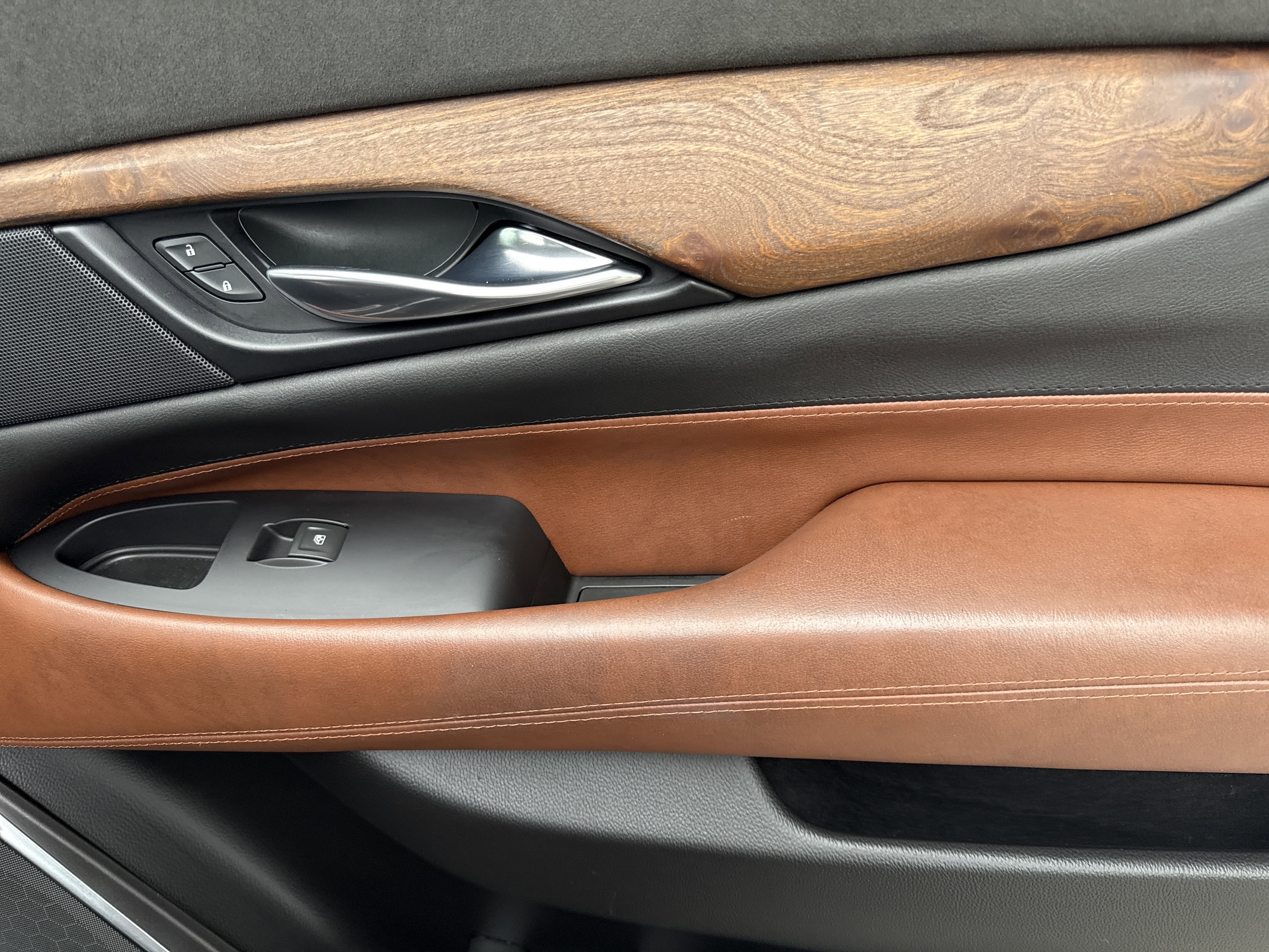 Used 2019 Cadillac Escalade ESV Premium Luxury image 17