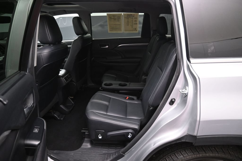 Used 2017 Toyota Highlander SE AWD/4WD image 30
