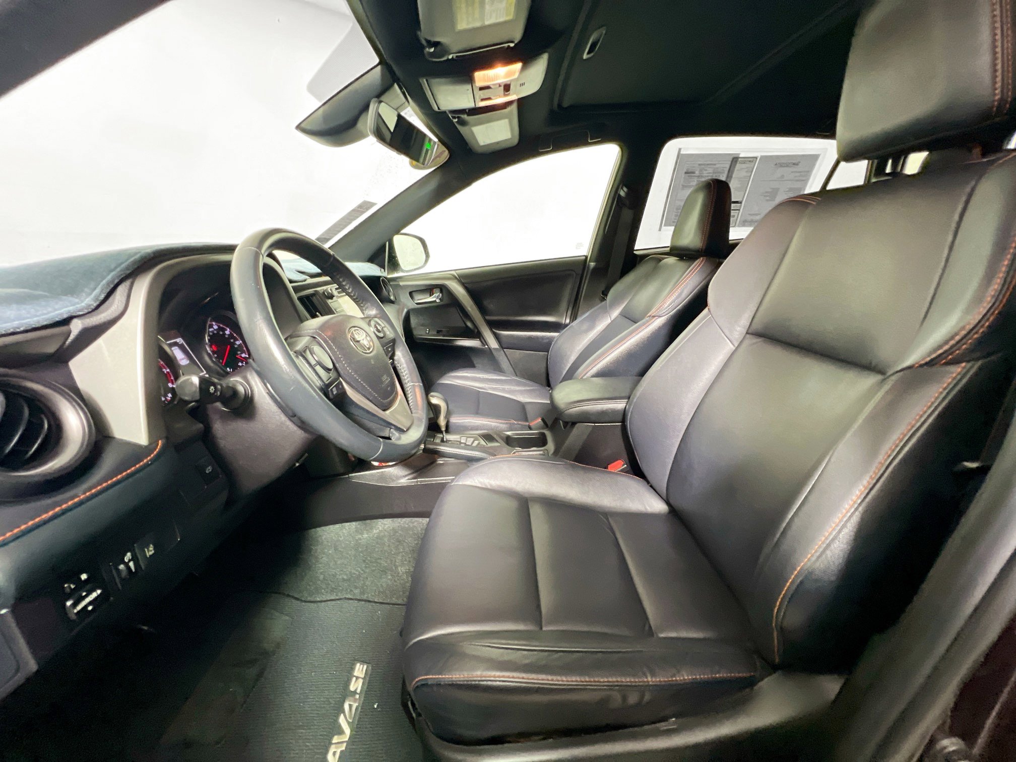 Used 2018 Toyota RAV4 SE w/ Power Extra Value Package FWD image 14