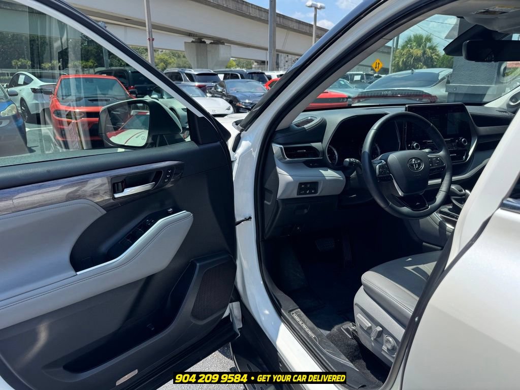 Used 2021 Toyota Highlander Limited FWD image 23