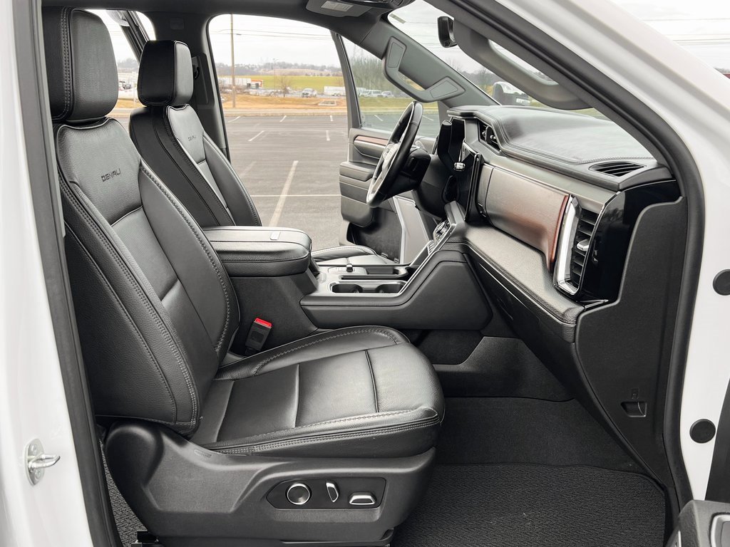 Used 2024 GMC Sierra 3500 Denali w/ Denali Reserve Package image 24