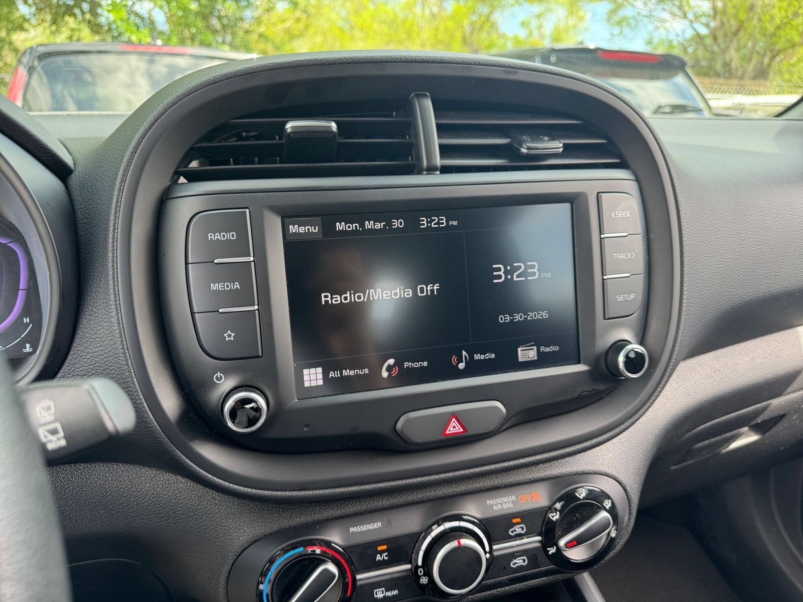 Used 2025 Kia Soul LX w/ LX Technology Package FWD image 20