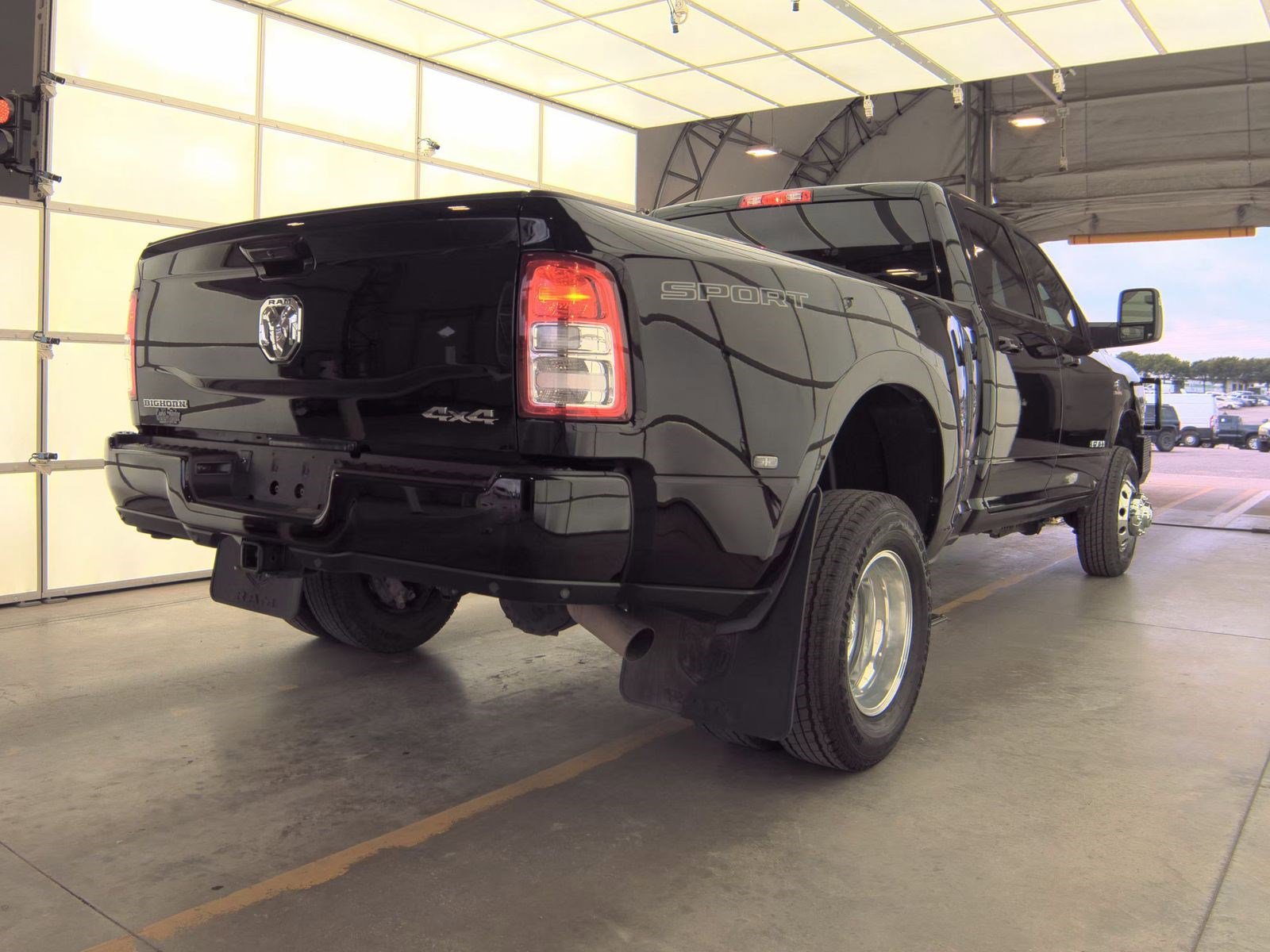 Used 2024 RAM 3500 Big Horn w/ Sport Appearance Package AWD/4WD image 6
