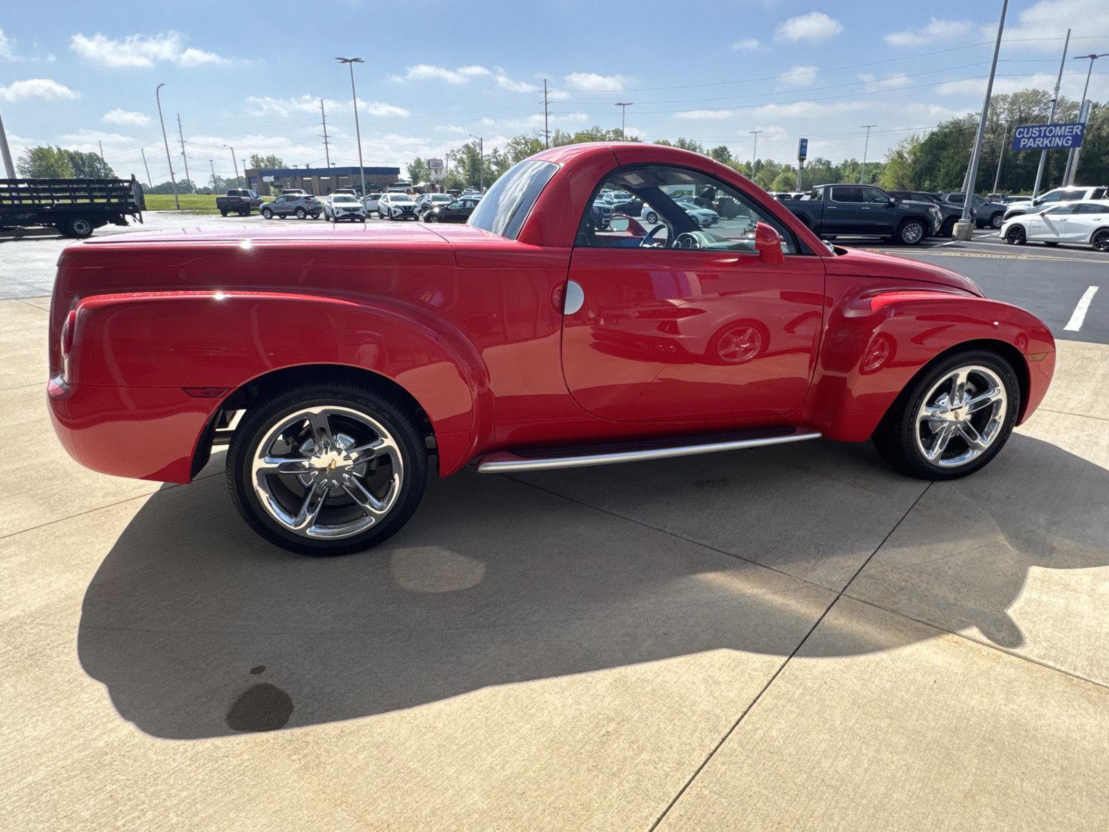 Used 2005 Chevrolet SSR w/ Preferred Equipment Group RWD image 2