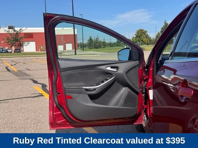 Used 2014 Ford Focus Titanium FWD image 5