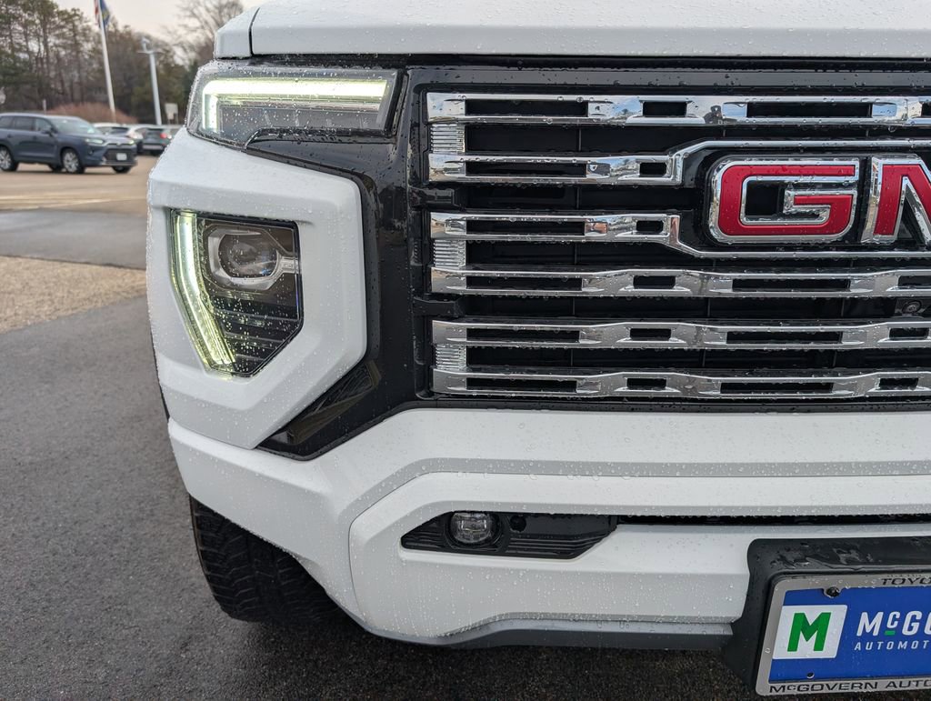 Used 2024 GMC Canyon Denali image 10