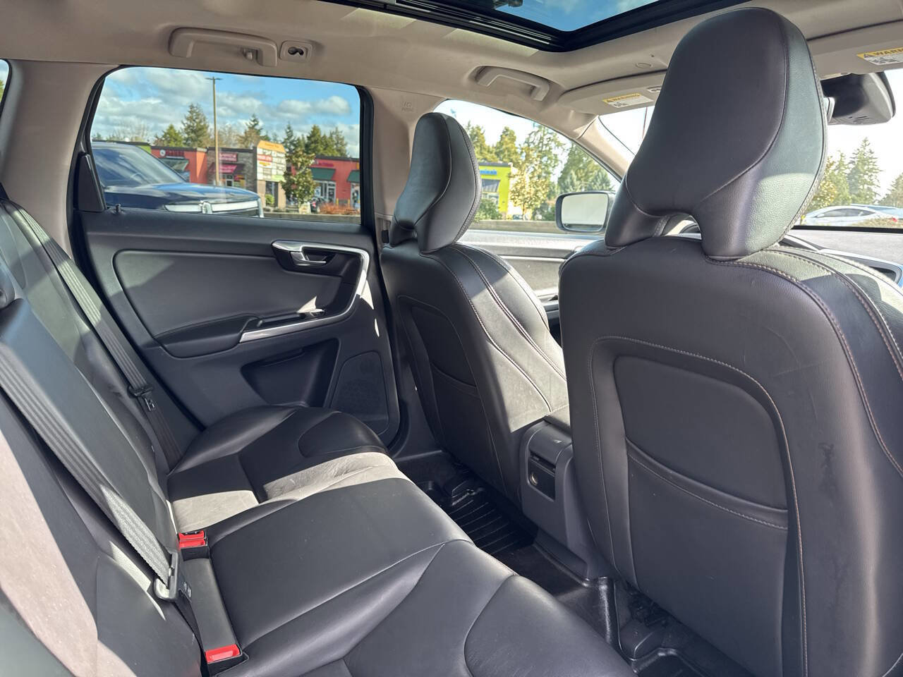 Used 2017 Volvo XC60 T5 Dynamic w/ Preferred Option Package image 23