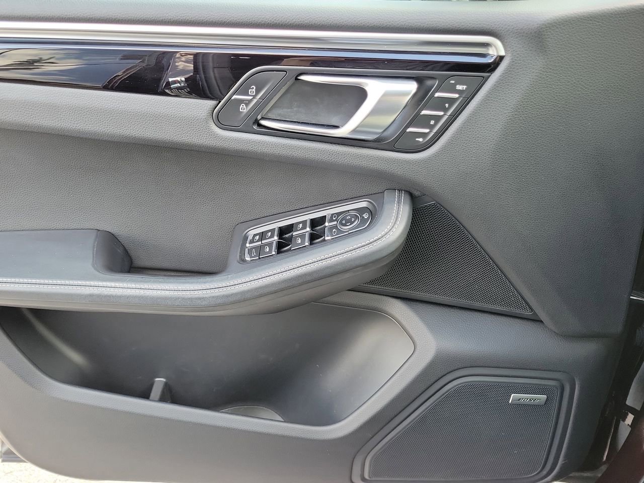 Used 2023 Porsche Macan Turbo image 23