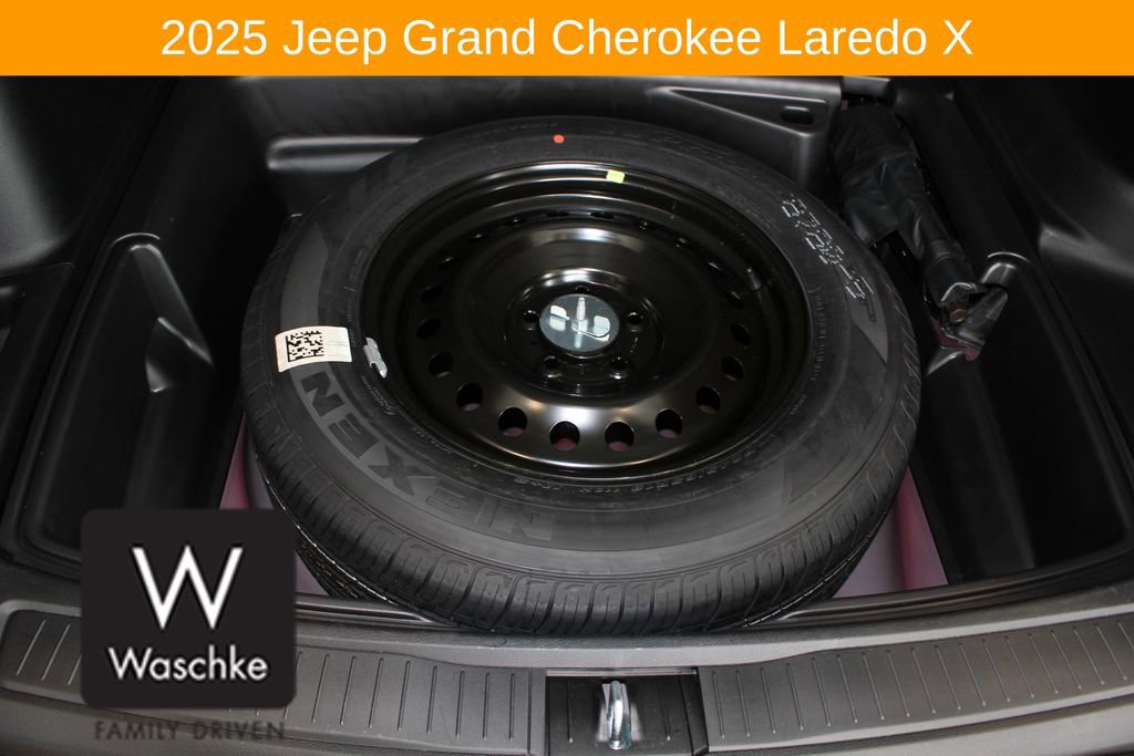 Used 2025 Jeep Grand Cherokee Laredo X w/ Trailer Tow Package AWD/4WD image 24