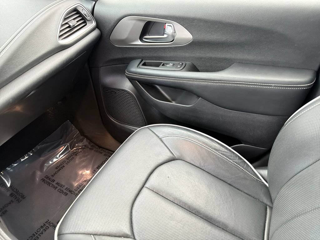 Used 2022 Chrysler Pacifica Limited w/ S Appearance Package FWD image 28