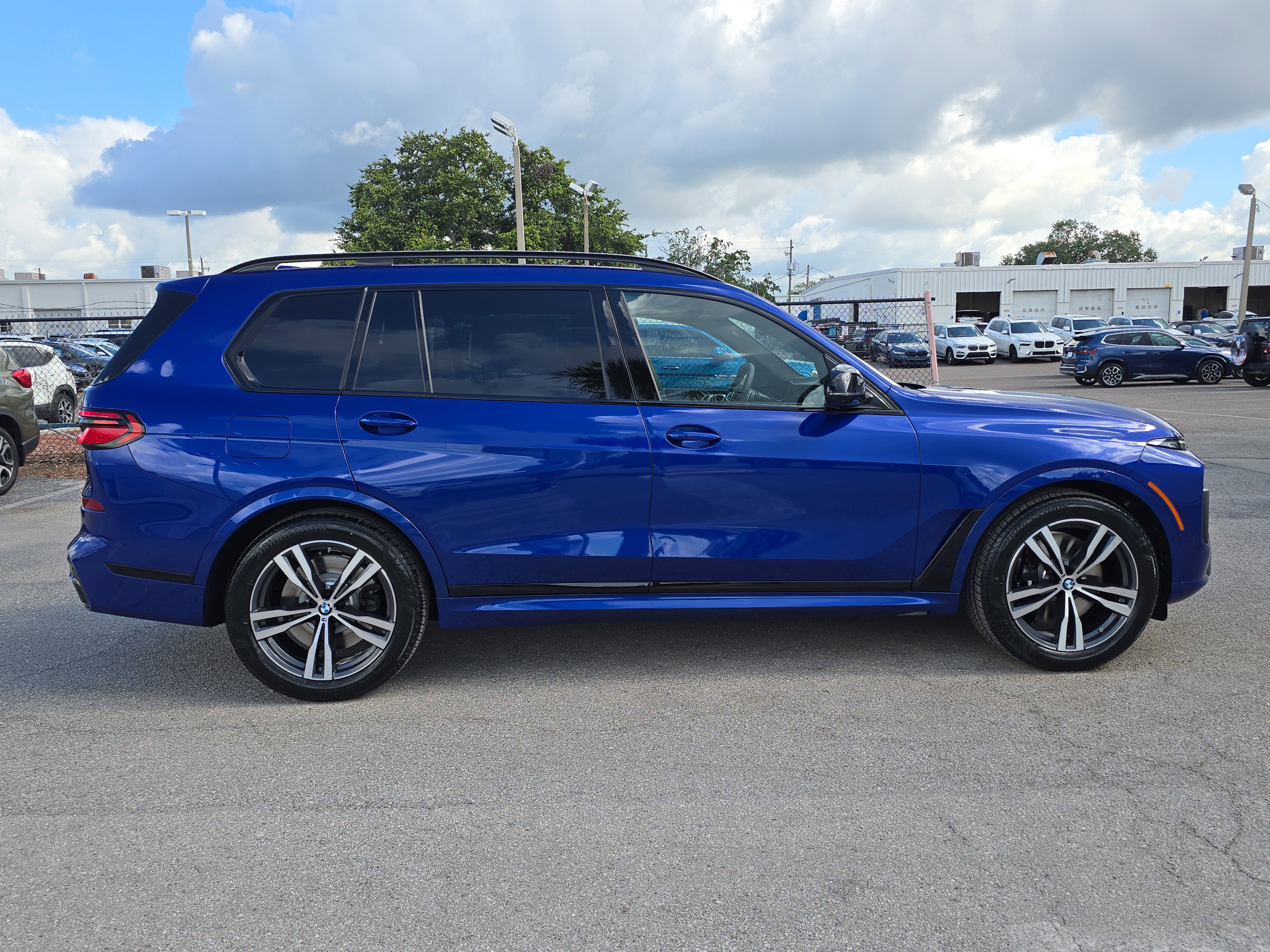 New 2026 BMW X7 M60i image 4