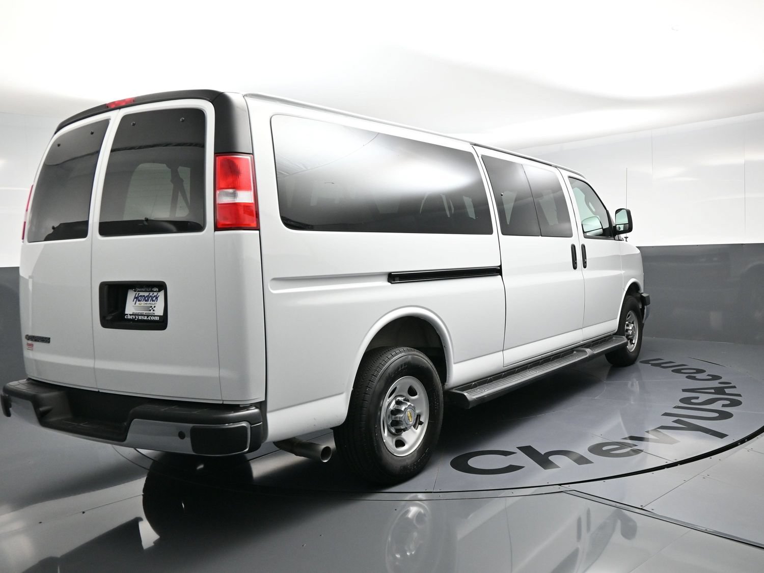 Used 2025 Chevrolet Express 3500 LT w/ LT Preferred Equipment Group RWD image 9