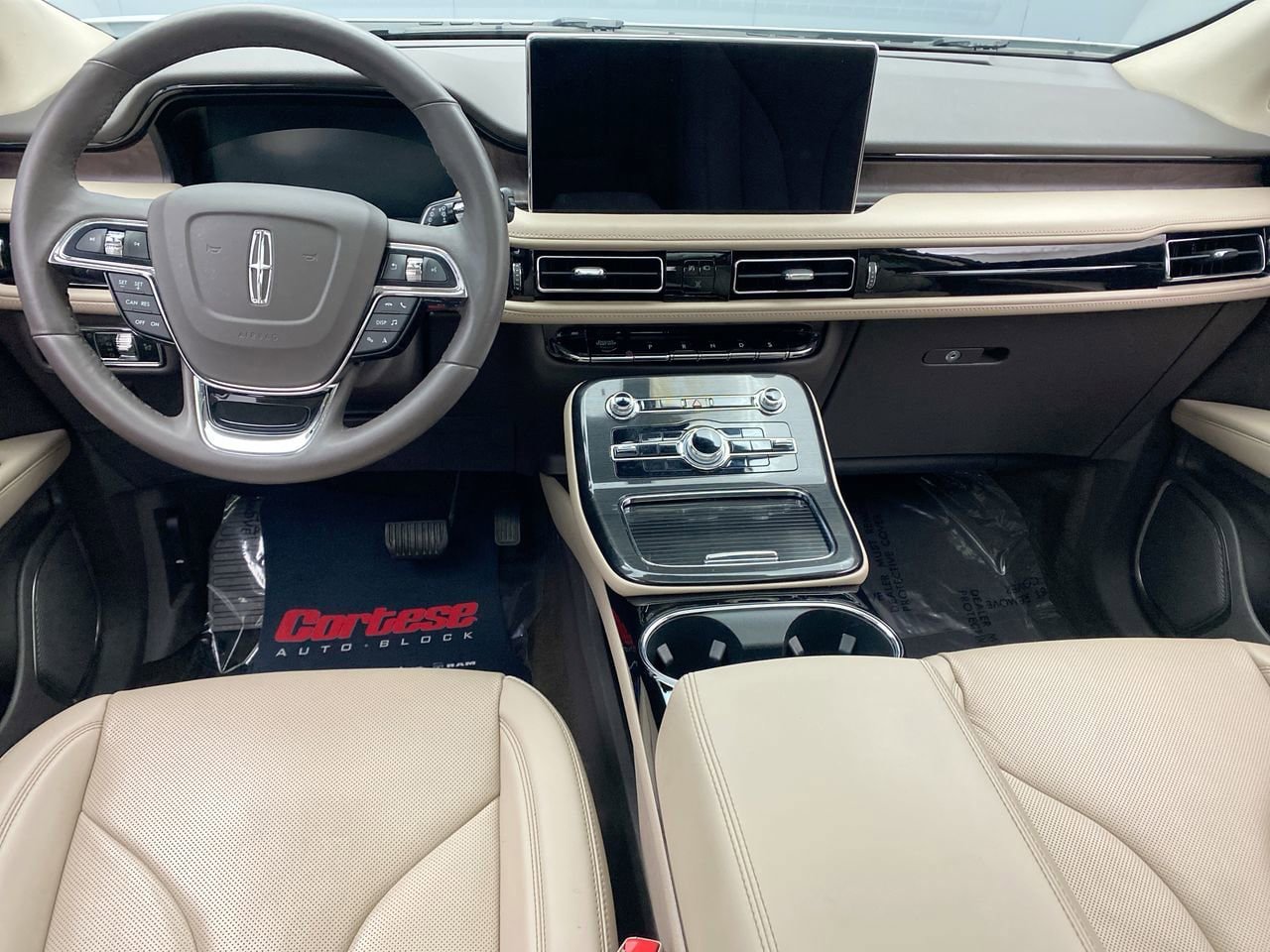 Used 2023 Lincoln Nautilus Reserve AWD/4WD image 15