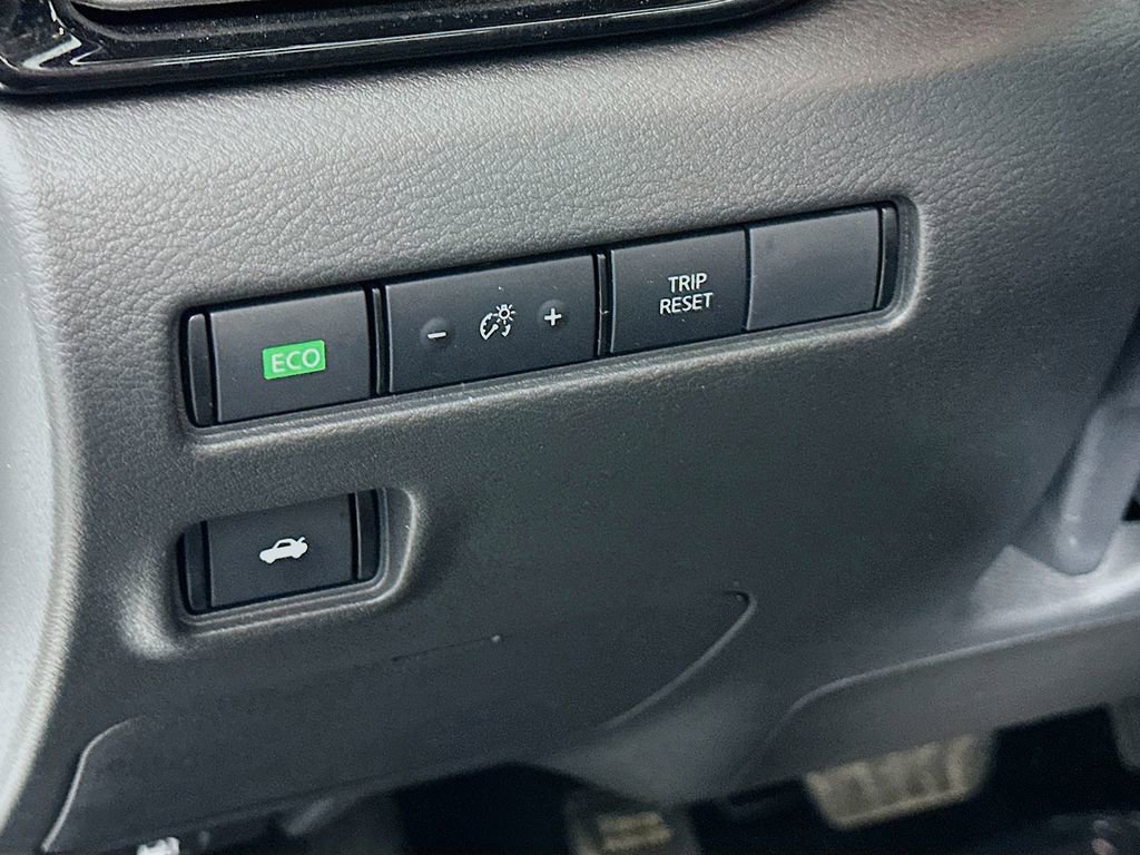 Certified 2025 Nissan Sentra SR w/ SR Premium Package image 17